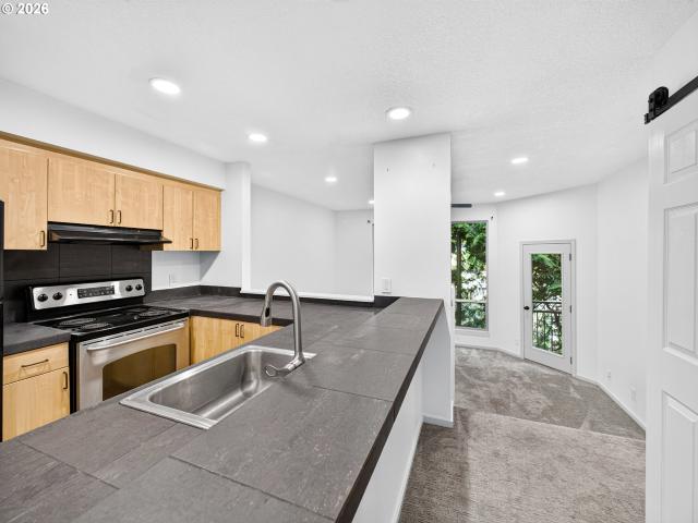 1535 sw clay st # 103