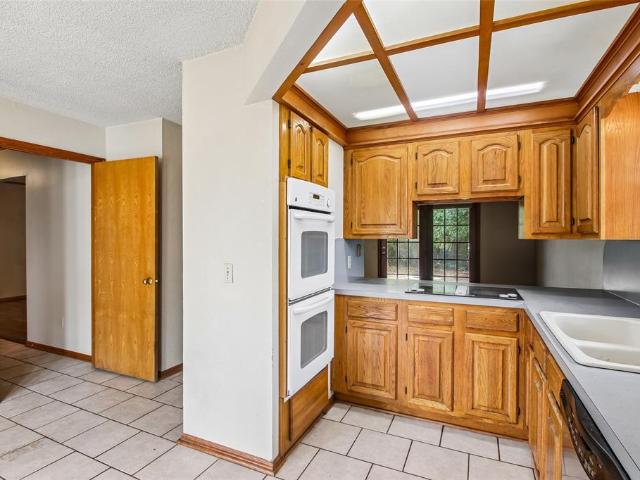 1536 Creekside Drive