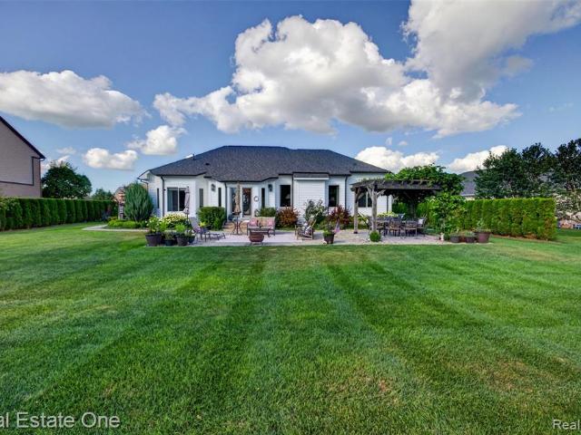 1537 Glass Lake Circle