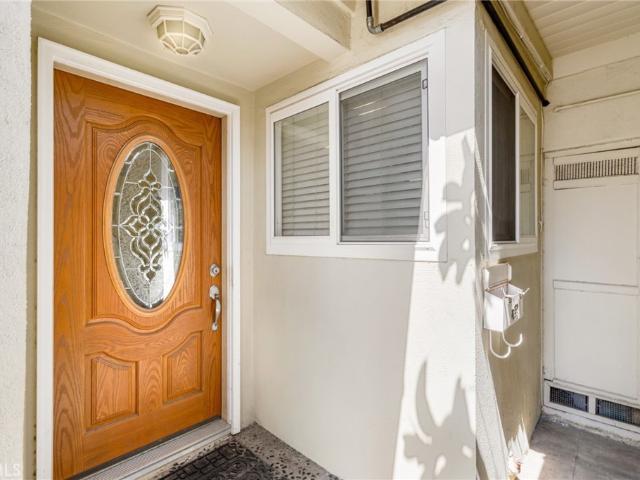 1537 W Edithia