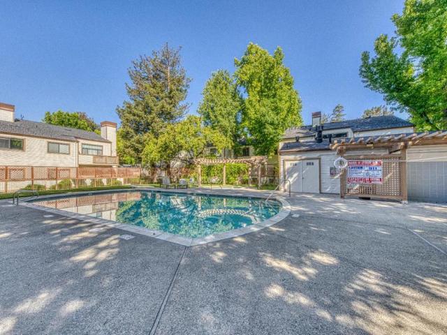 1538 Meadow Ridge Circle