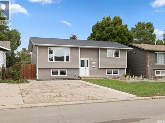 1538 Spadina Street W, Moose Jaw, SK, S6H 7E6 house for sale | Listing ID SK050354 | Royal LePage