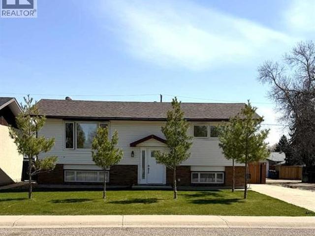1539 4 Avenue Ne, Medicine Hat, AB, T1A 6C2 house for sale | Listing ID A2337 | Royal LePage