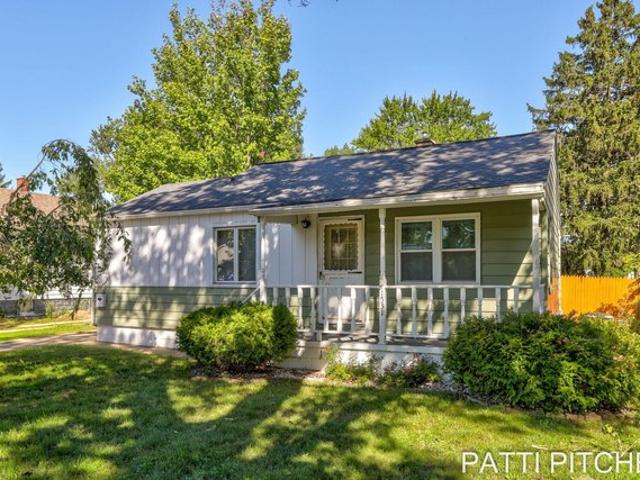 1531 Pennoyer Ave, Grand Haven, MI 49417