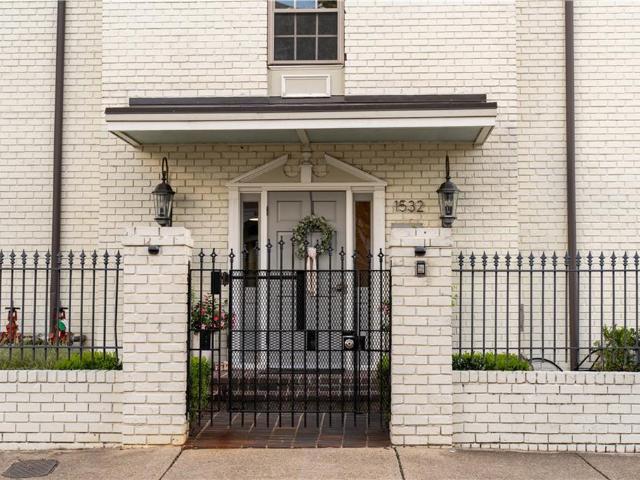 1532 St Andrew Street # 202
