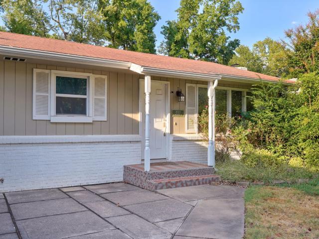 1533 E Broadmoor Street