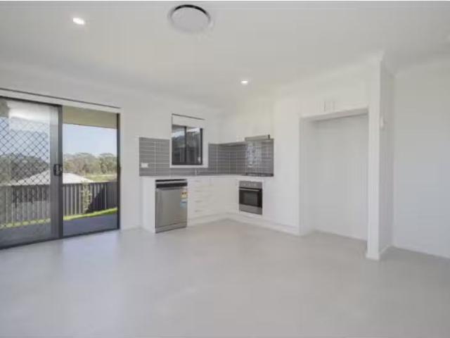 1/53 Cartwright Street, GILLIESTON HEIGHTS Townhouse for rent.