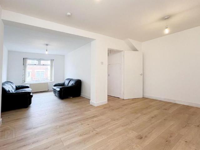 153 Broadway, Belfast, BT12 6HY