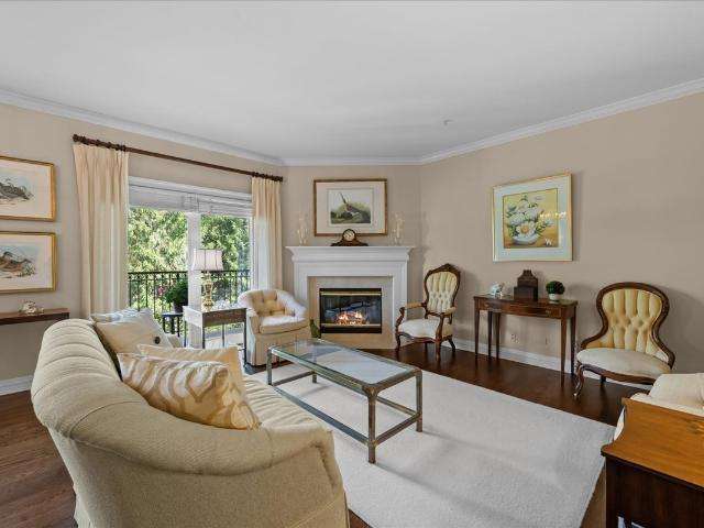 153 E Laurel Avenue # 202