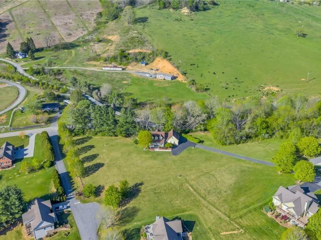 153 Knollview Place