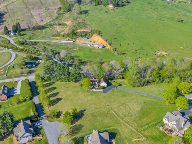 153 Knollview Place