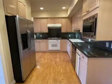 153 N San Mateo Dr #210, San Mateo, CA 94401