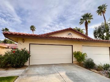 Condo for sale in Palm Desert - Swimming pool