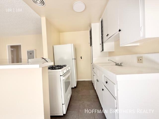 1545 1549 Brockton Ave Los Angeles, CA 90025