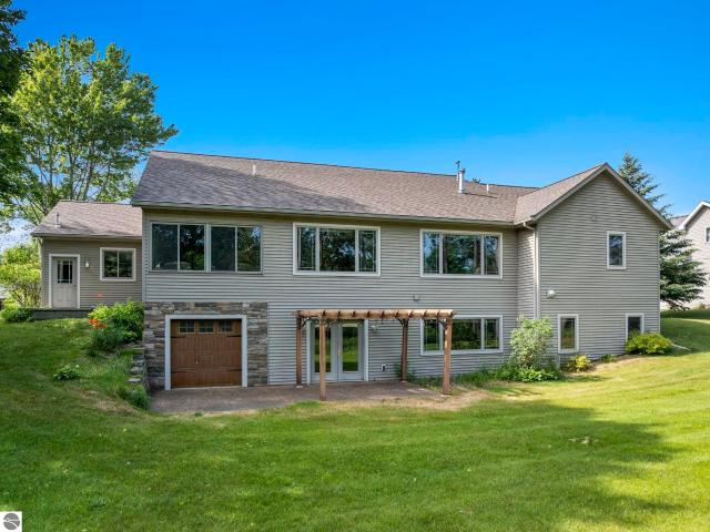 1546 Nightingale Lane