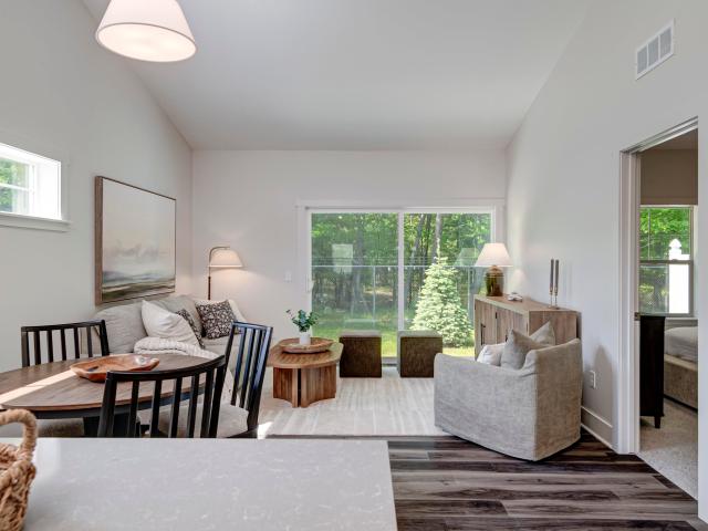 1548 Simsbury Street # 10