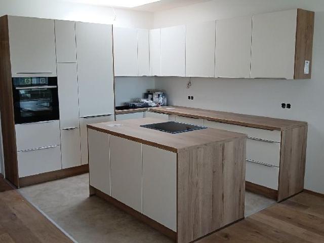 15493 Exklusiv GENERALSANIERTE 4 Zimmer Wohnung