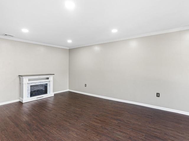 1543 Marlborough