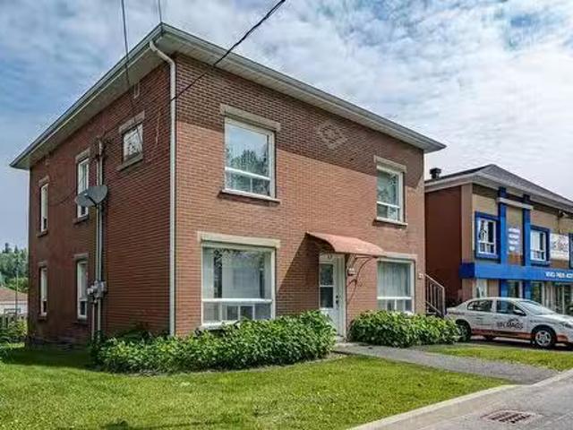 154 156 Rue Manville O. Val Des Sources, QC, J1T 1G3 comme.