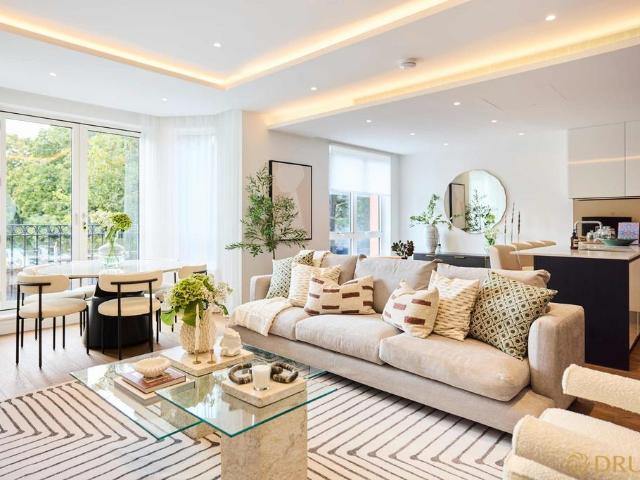 154 Bayswater Road, W2 2 bed flat to rent £10,500 pcm £2,423 pw