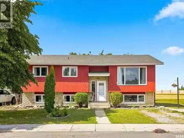 154 Delayen Crescent, Saskatoon, SK, S7N 2V6 house for sale.