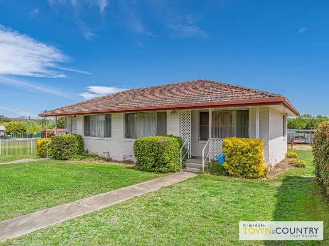 1/54 O'Dell Street, ARMIDALE Apartment for rent Listed by Deb.