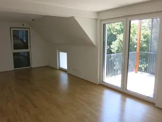 15550 Drei Zimmer mit Gartenblick