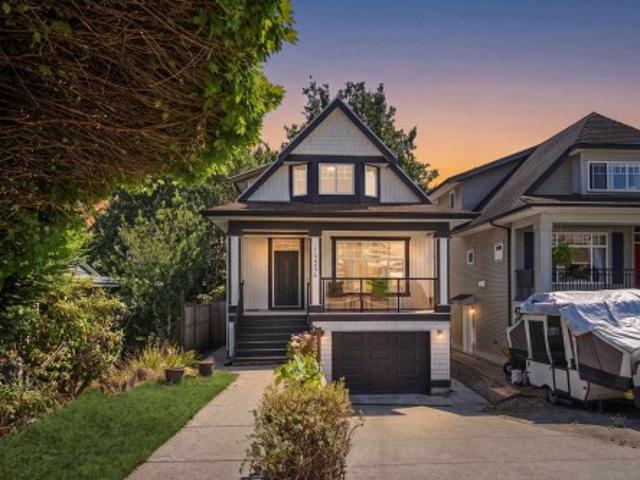 15554 Russell Avenue, White Rock, BC, V4B 2R3 house for sale | Listing ID R3165 | Royal LePage