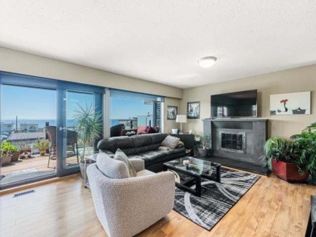 15556 Columbia Avenue, White Rock, BC, V4B 1K4 house for sale | Listing ID R3117 | Royal LePage