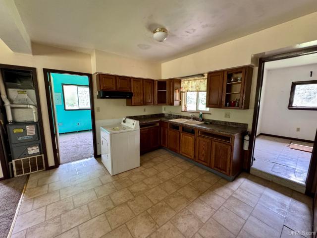 1555 W Robinette Loop