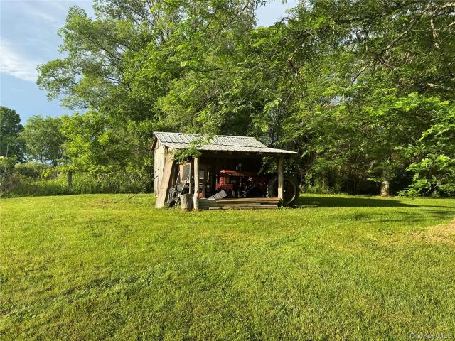 1556 Albany Post Road