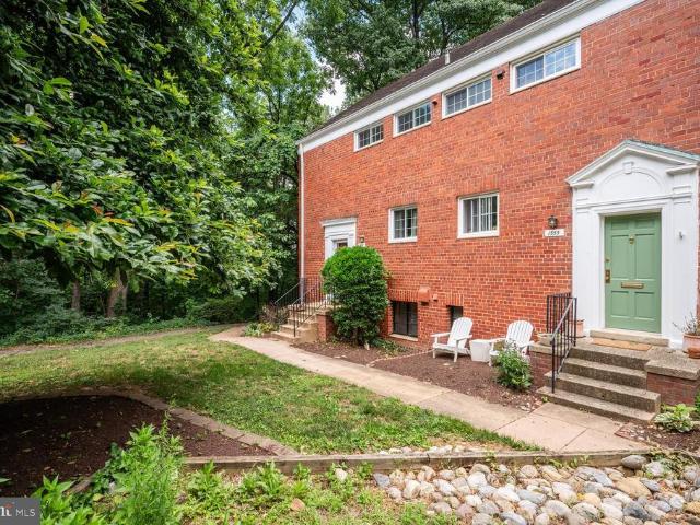 1557 Mount Eagle
