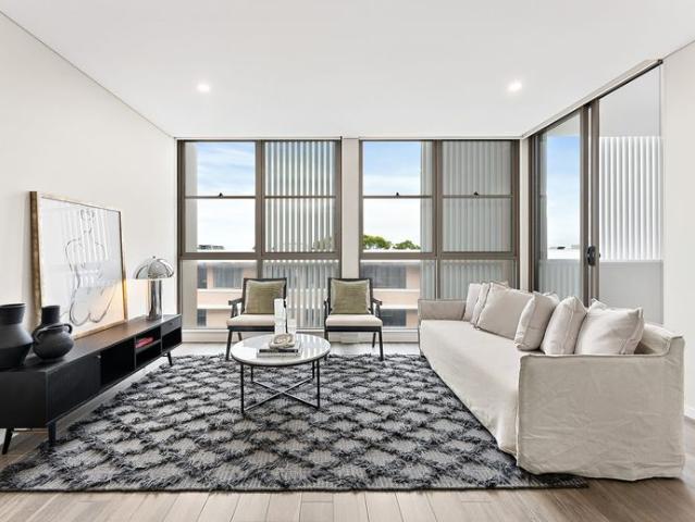 $1550PW THREE BEDROOM APARTMENT WITH ENCLOSED MEDIA ROOM. AMENITIES INCLUDED!