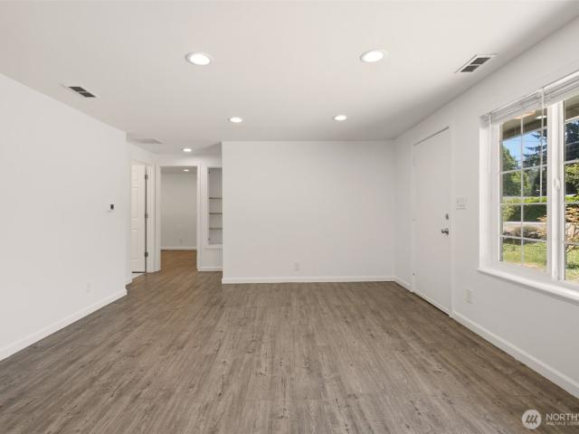 1552 nd Avenue NE