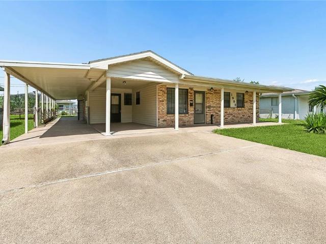 1552 Redwood Drive