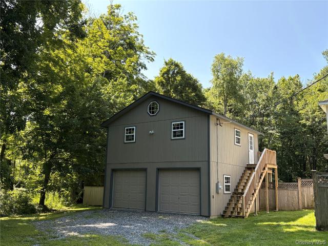 155 Pumpkin Hollow Road N