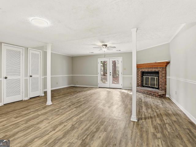 155 Williamsburg Way