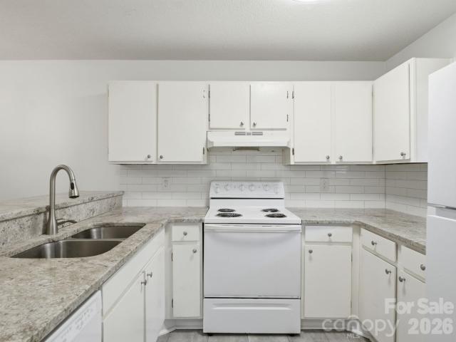 1560 Eagles Place