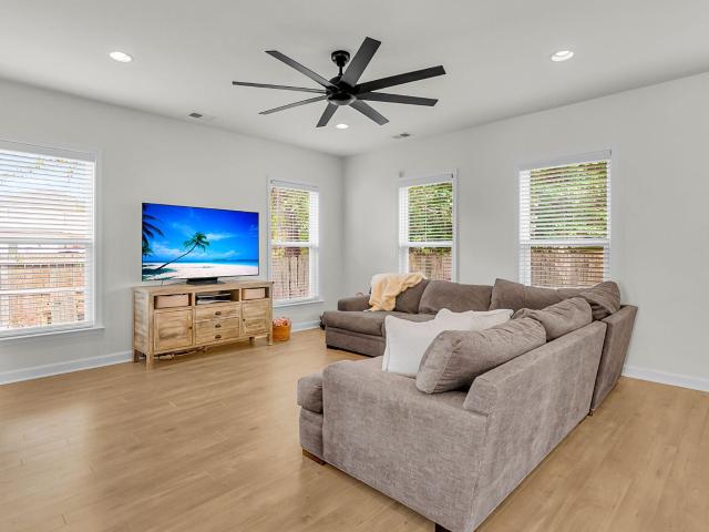 1560 Thoroughbred Boulevard