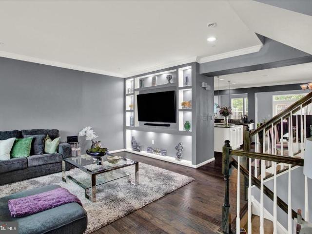 15622 Swanscombe Loop