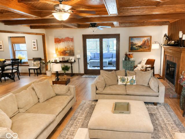 1562 Williamsburg Court