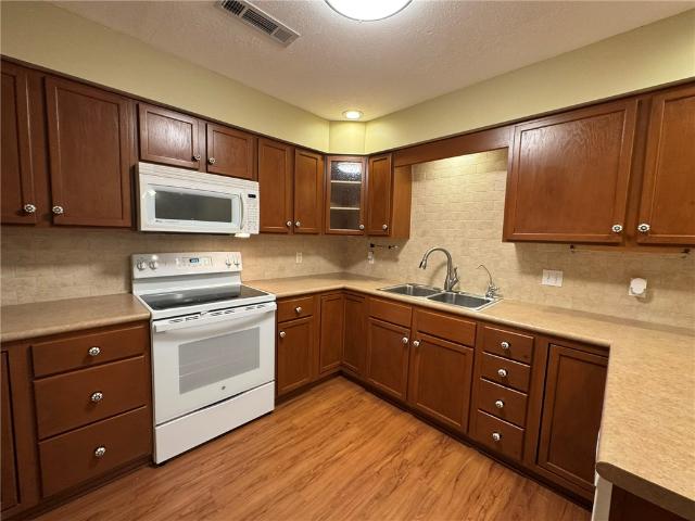 1563 Meadowhill Drive 1563