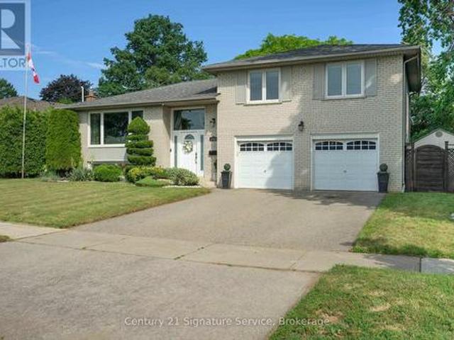 1563 Brentano Boulevard, Mississauga, ON, L4X 1A5 house for sale | Listing ID W13809 | Royal LePage