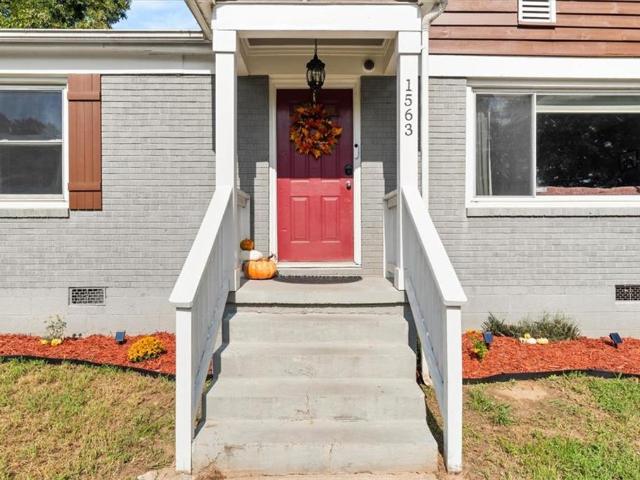1563 Cloverdale Drive SE