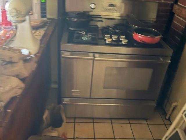 1563 W 49th
