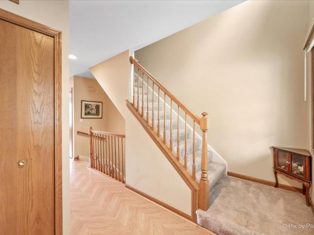 156 Spring N Court