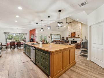 156 Three Creeks Dr