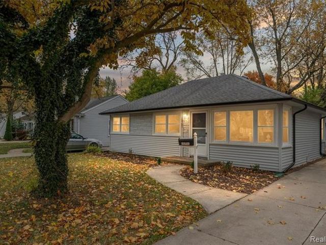 15751 W 14 Mile Rd, Beverly Hills, MI 48025