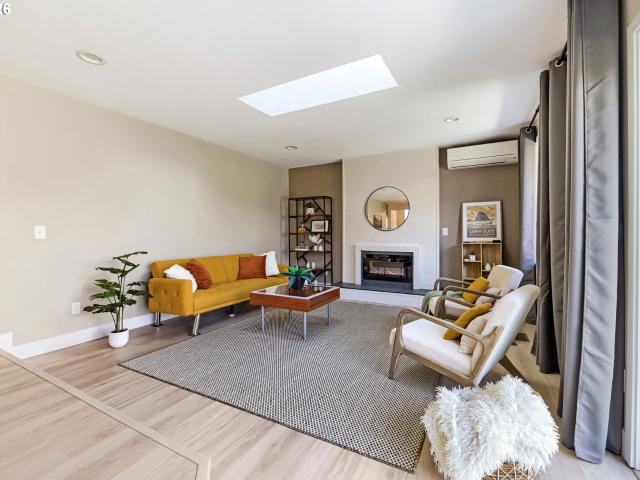 15789 sw village cir