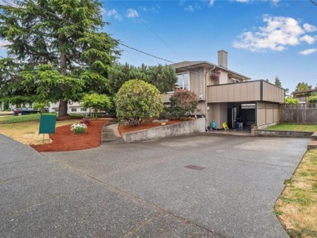 1571 Kenmore Rd, Saanich, BC, V8N 2E2 house for sale | Listing ID 1041 | Royal LePage